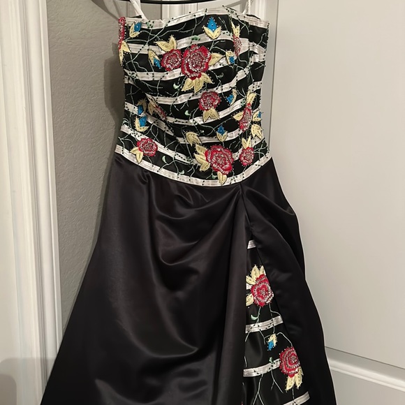 black formal dress - Picture 1 of 4